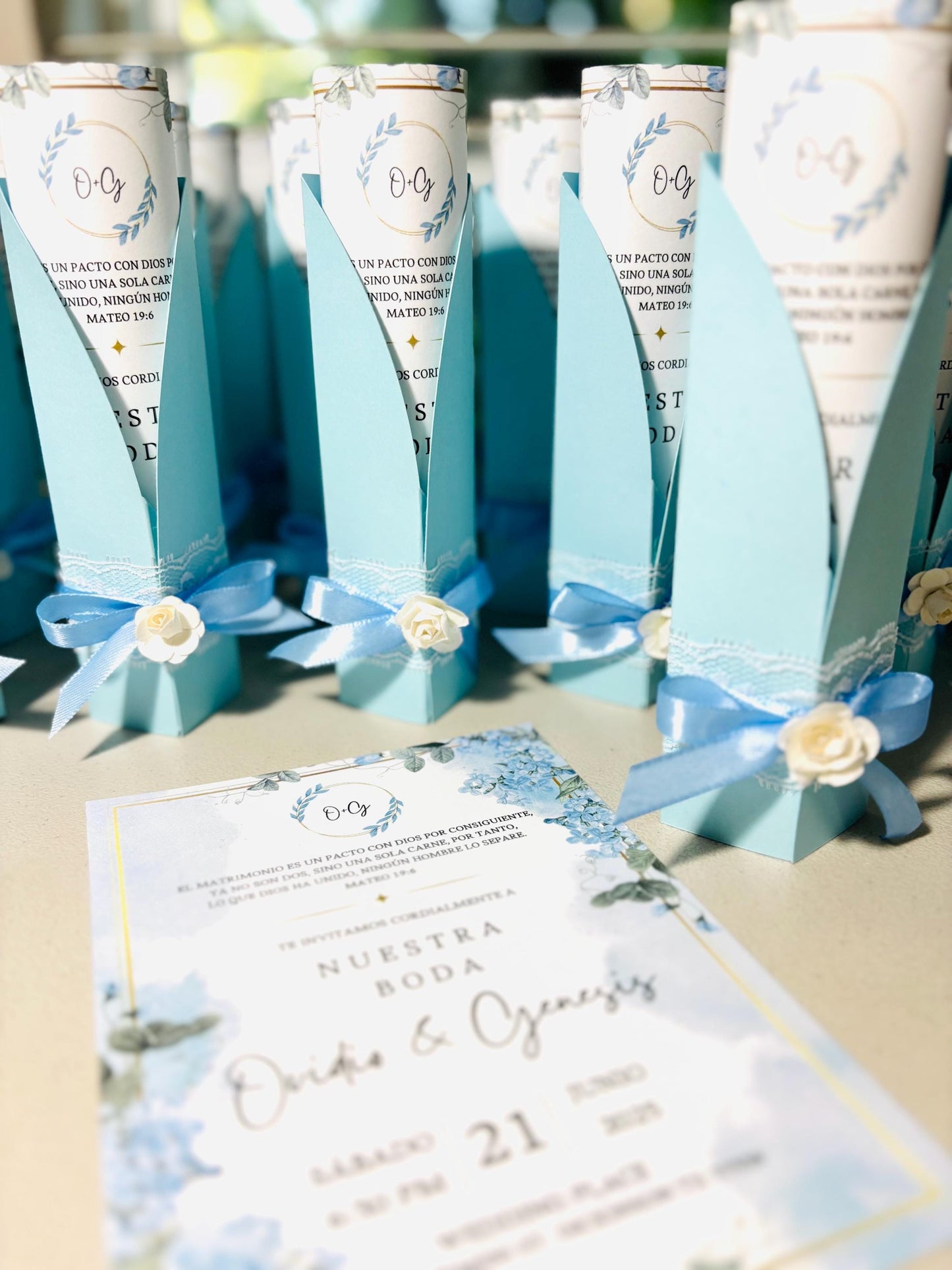 Elegant Scroll Wedding Invitation, Rolled Invitation with Lace, Ribbon and Floral Detail, Custom Wedding Invite, Quinceañera Invitation.