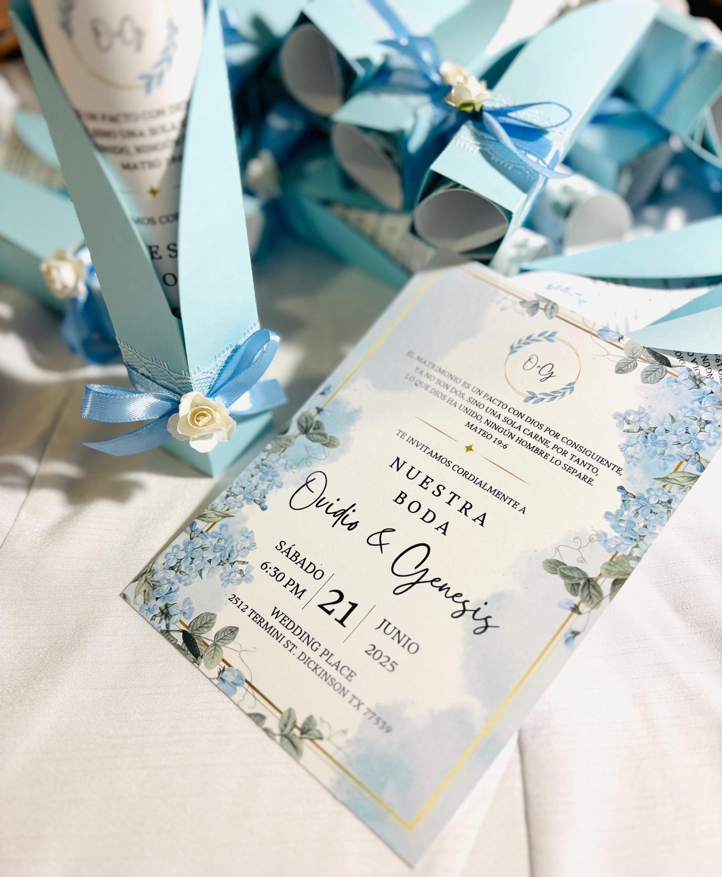 Elegant Scroll Wedding Invitation, Rolled Invitation with Lace, Ribbon and Floral Detail, Custom Wedding Invite, Quinceañera Invitation.