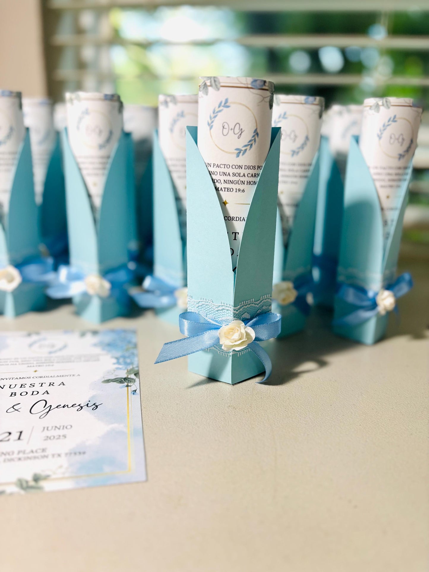 Elegant Scroll Wedding Invitation, Rolled Invitation with Lace, Ribbon and Floral Detail, Custom Wedding Invite, Quinceañera Invitation.
